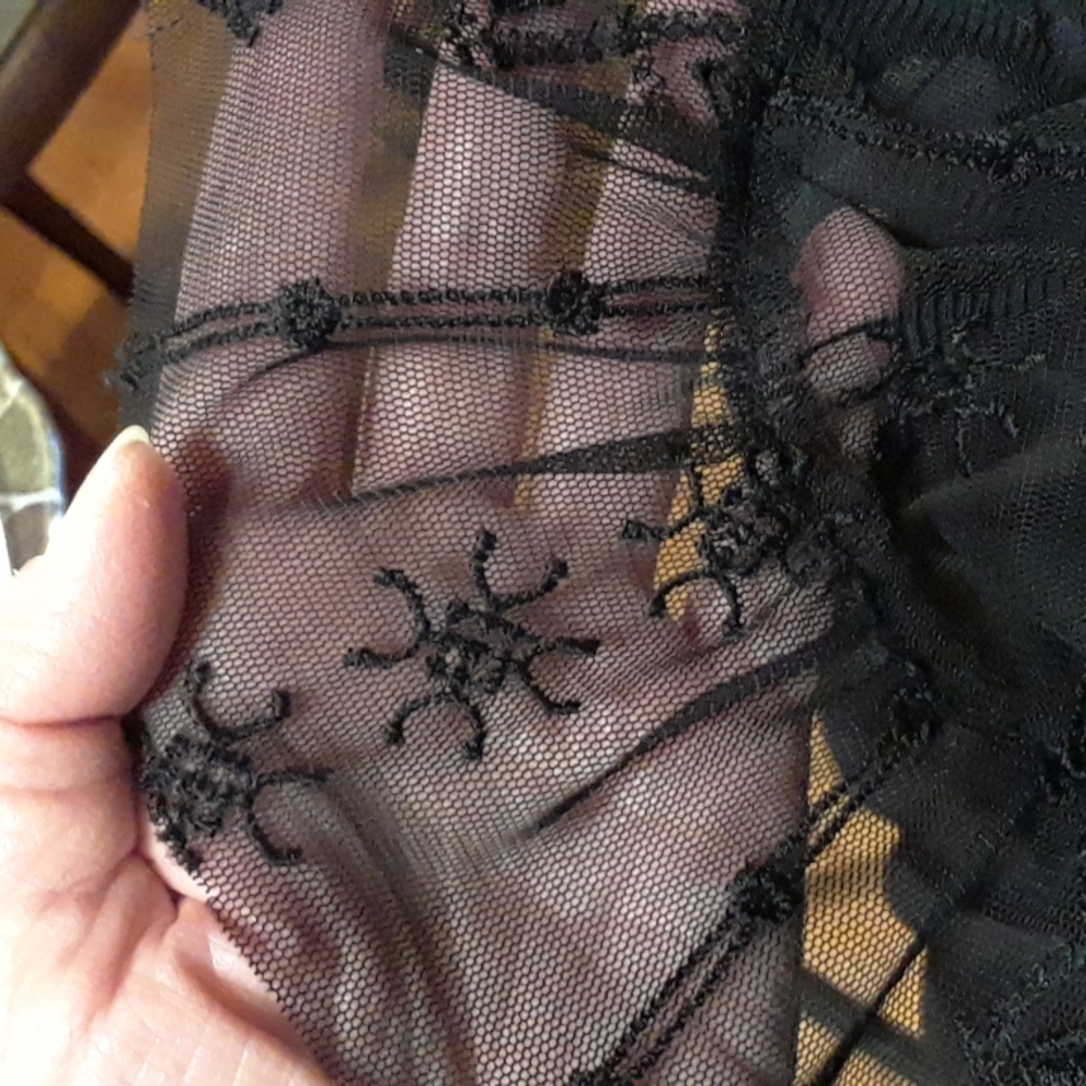 Sheer lace & mesh nightie - Picture 6 of 7